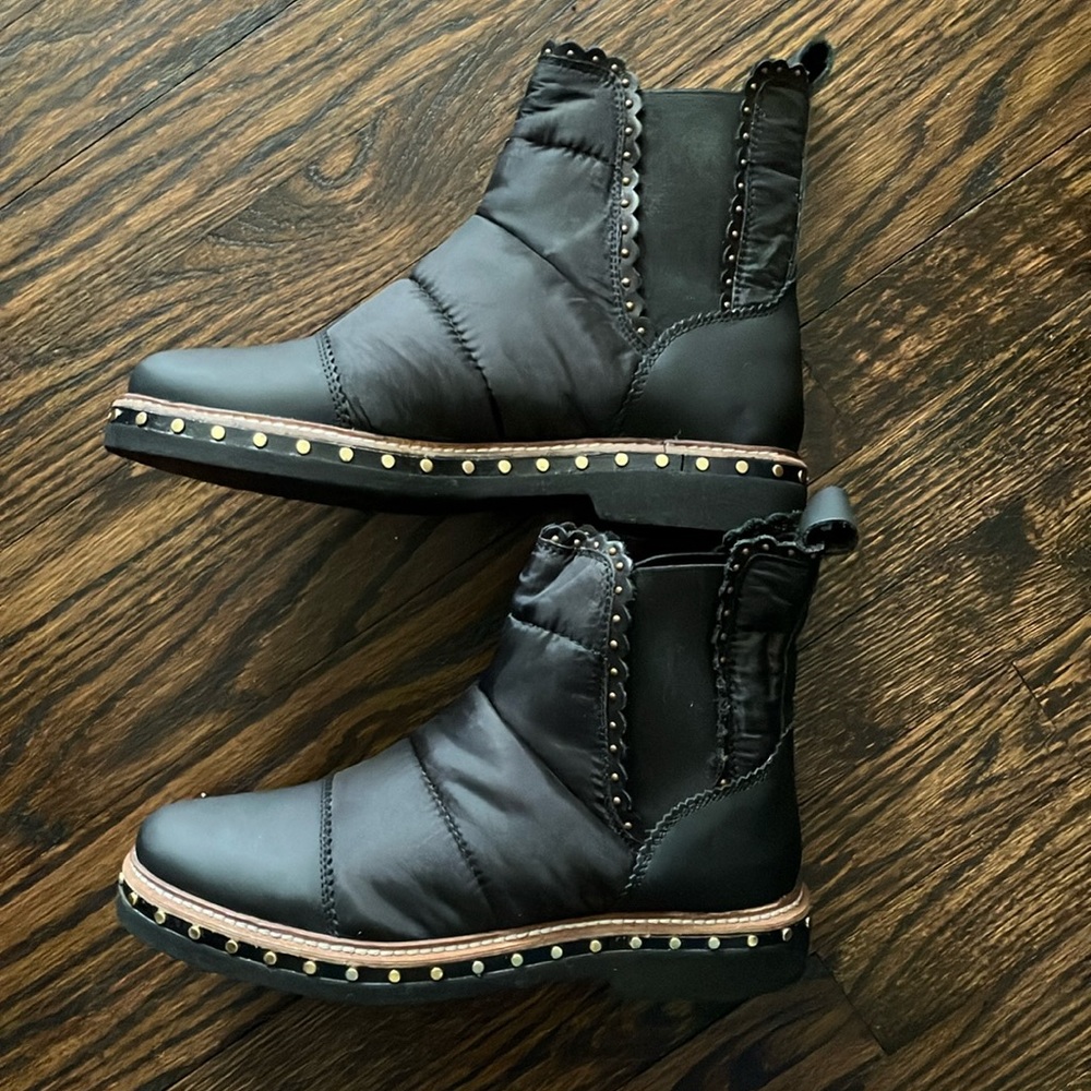 NWOT FREE PEOPLE BLACK ATLAS PUFFER CHELSEA BOOT Sz 38 - Picture 8 of 11